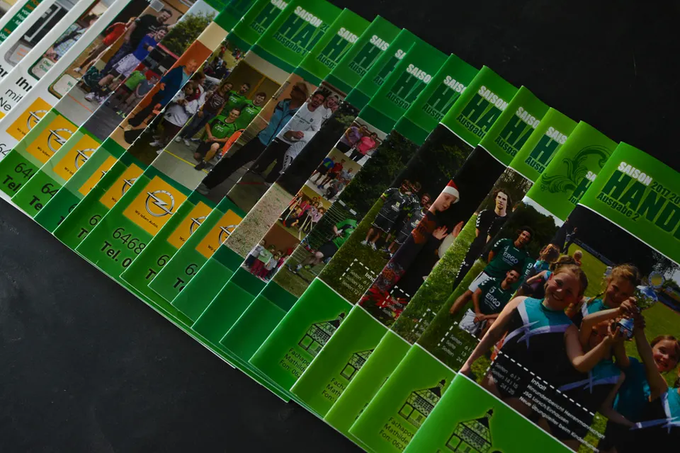 Diverse Ausgaben der Vereinszeitung "HandballLive", seit mehr als 10 Jahren beteiligt am Layout und Produktion I TVE