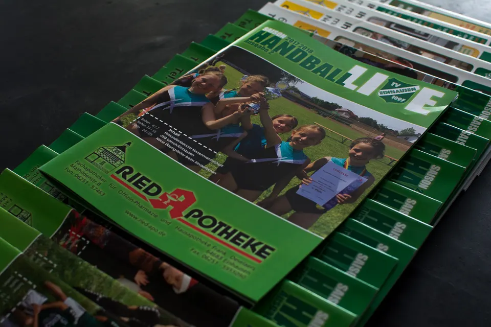  Vereinszeitung "HandballLive", DinA4-Format, 32 Seiten, in farbiger Bilderdruckqualität I TVE